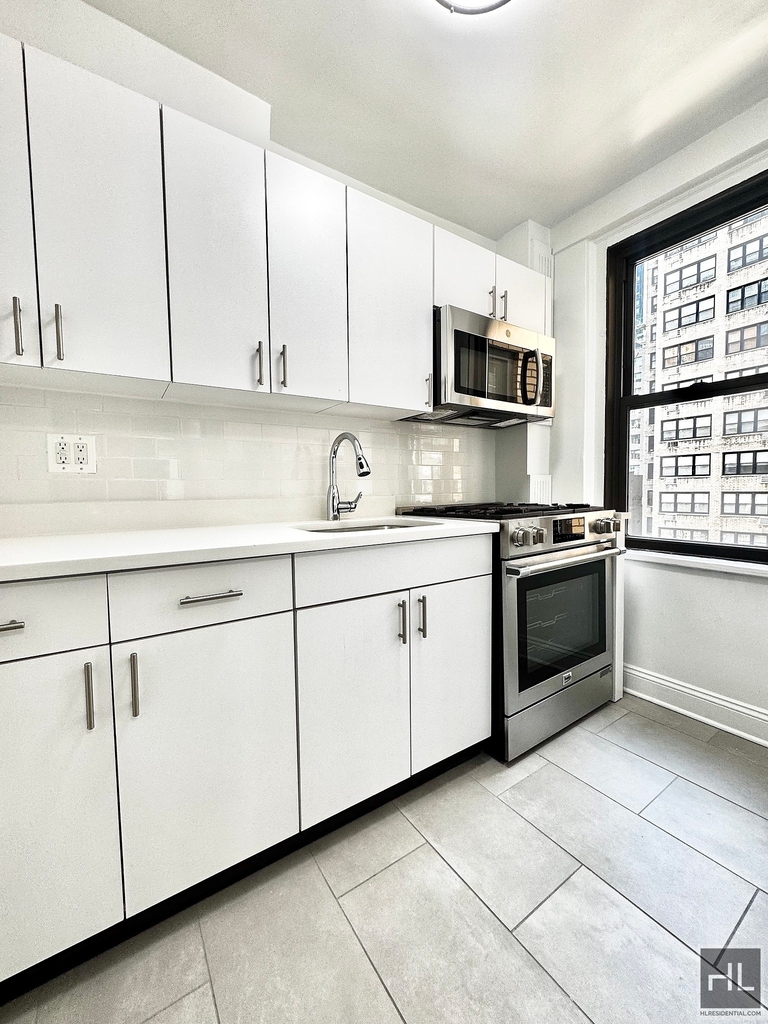 East 38 Street - Photo 0