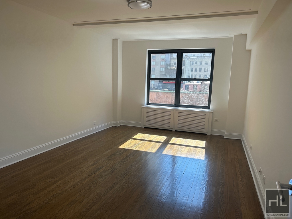 East 38 Street - Photo 1