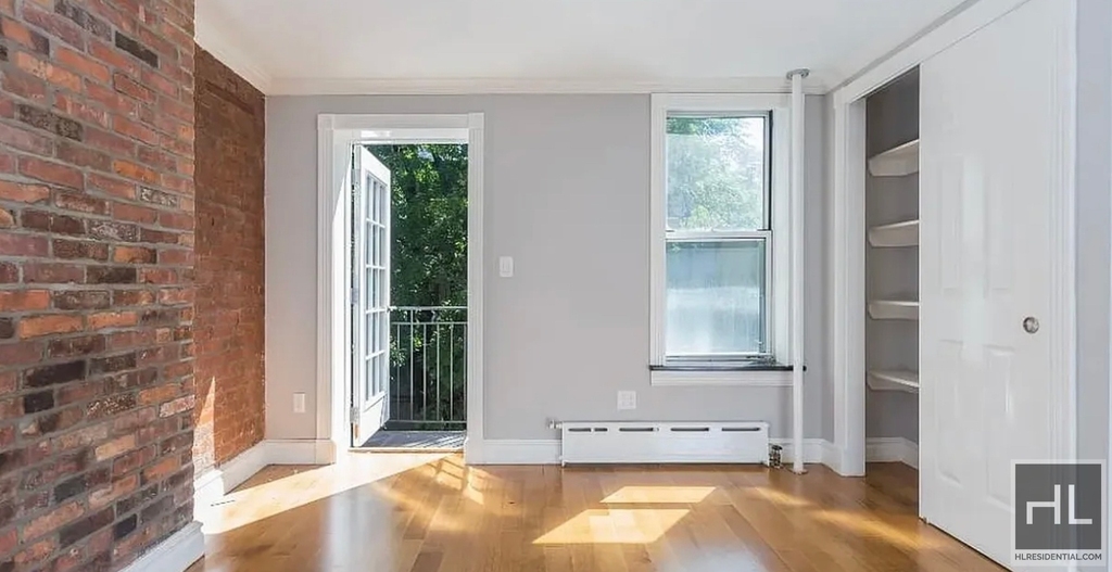 E 7th St. - Photo 4