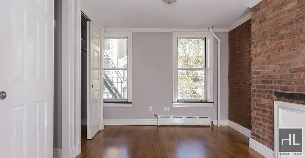 E 7th St. - Photo 3