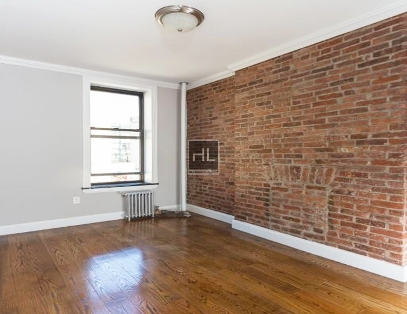 W 52nd St. - Photo 4