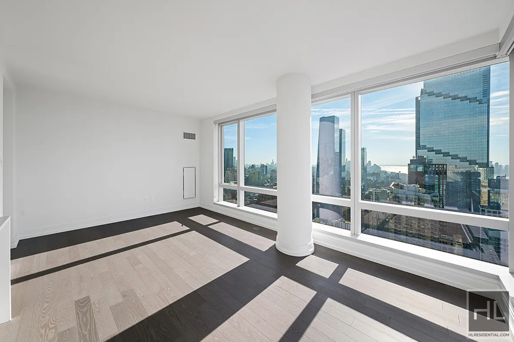 10th Avenue - Photo 0