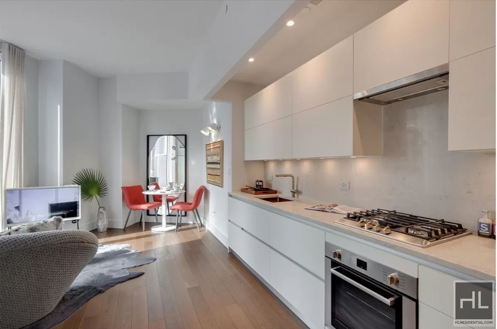 East 44th Street - Photo 1
