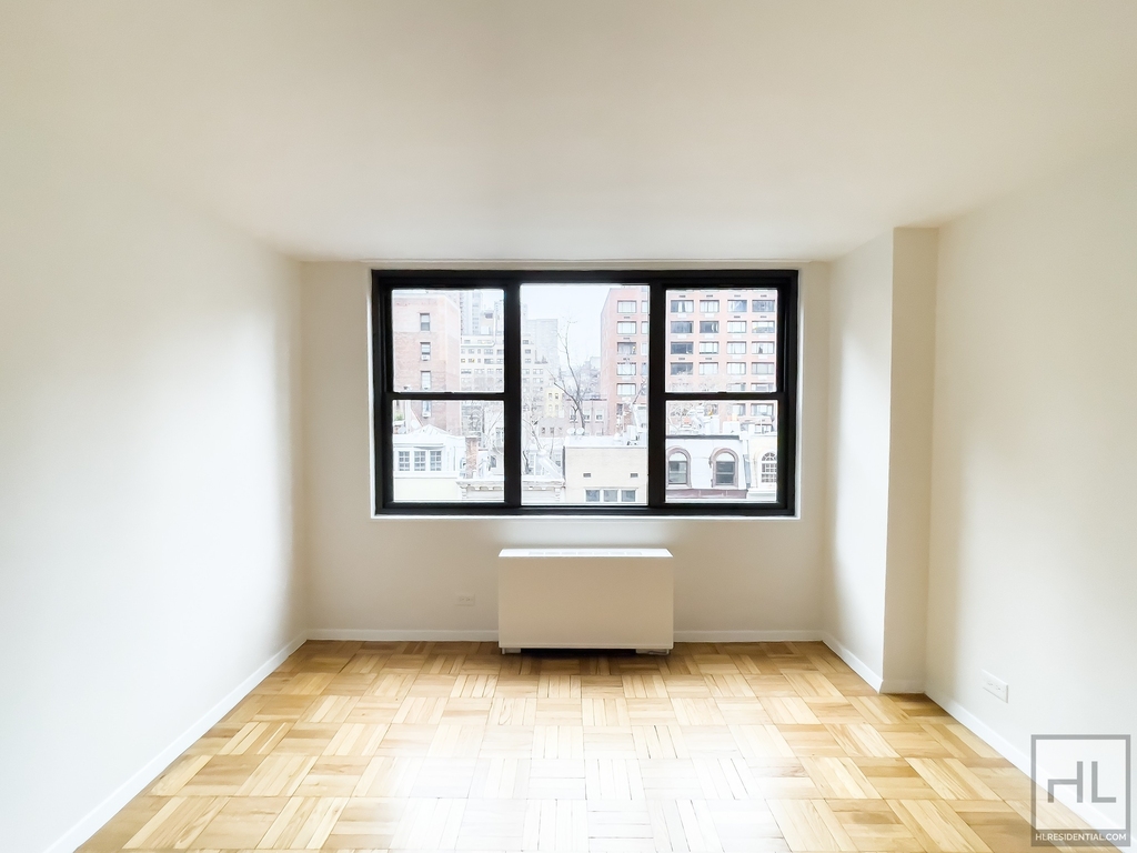 East 49 Street - Photo 2