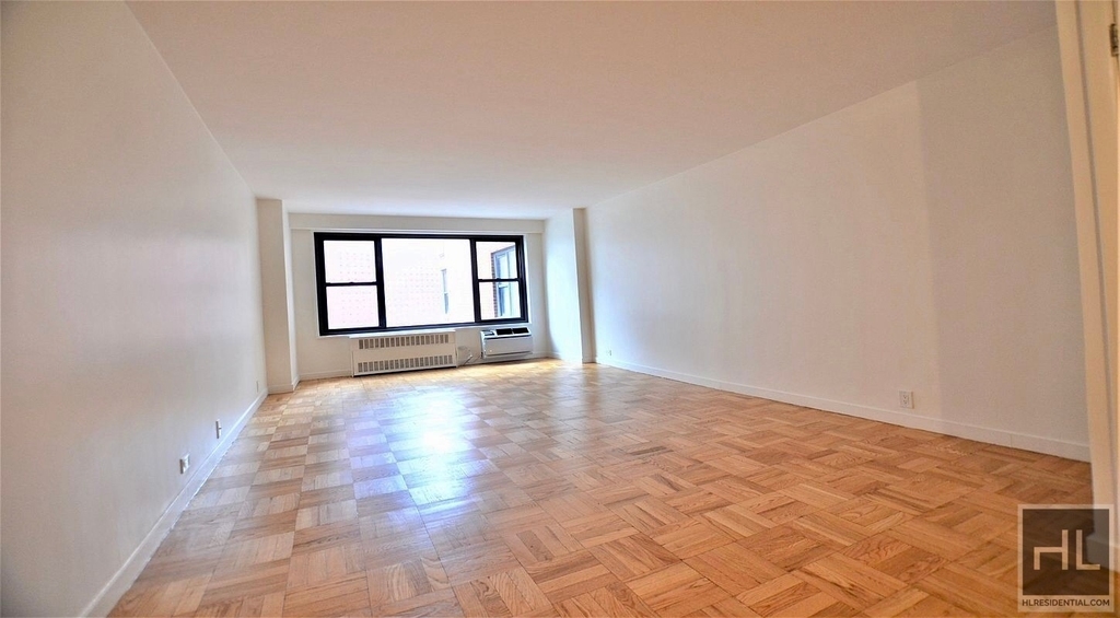 Fourth Avenue - Photo 0