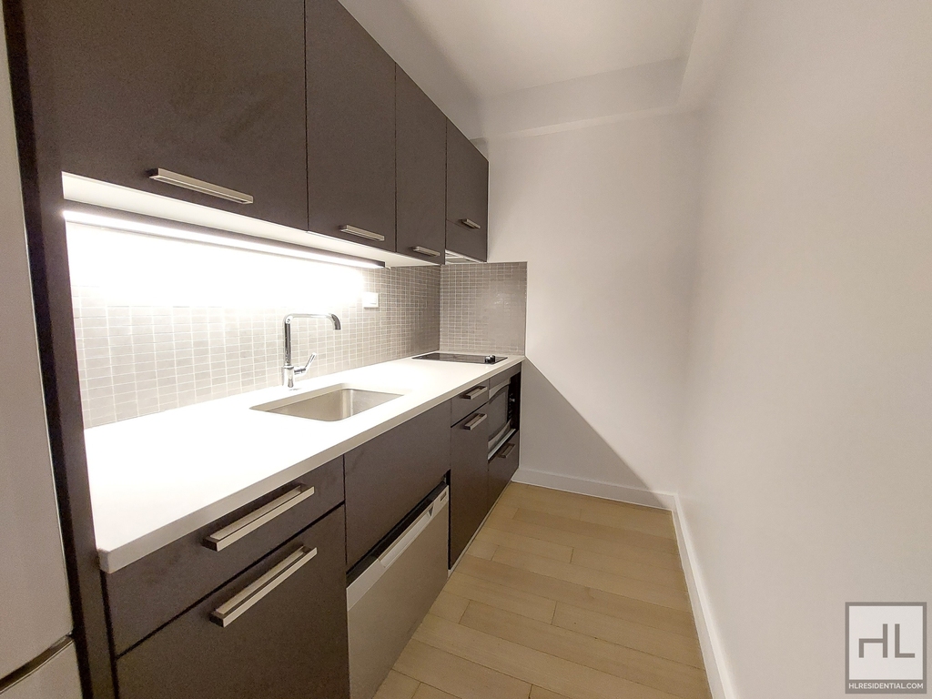 East 39th Street - Photo 2