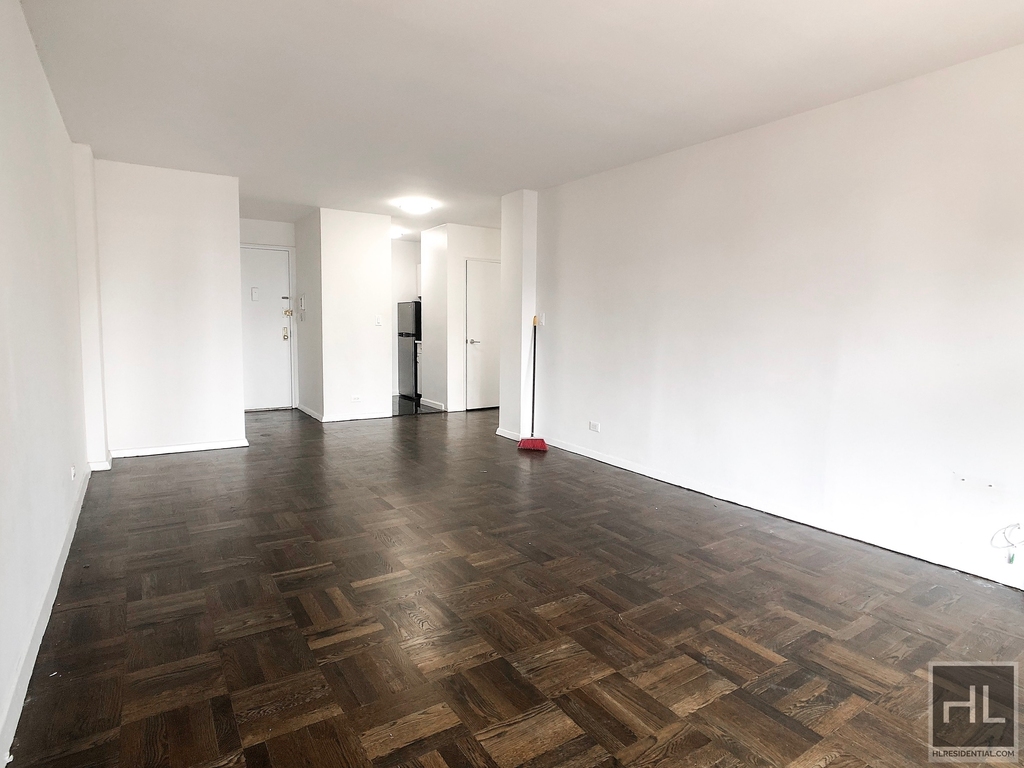 East 35 Street - Photo 2