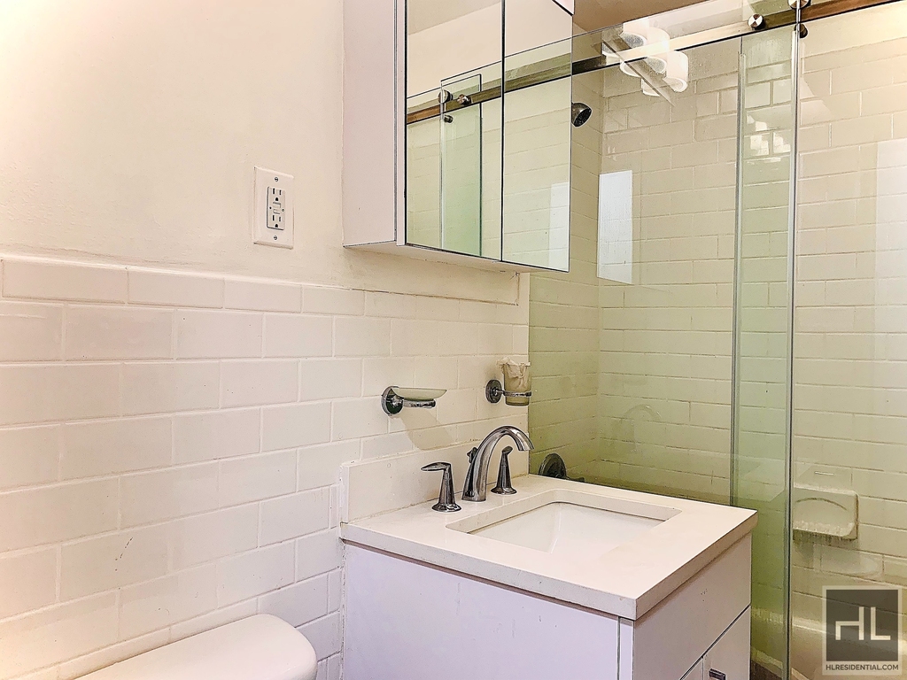 East 35 Street - Photo 3