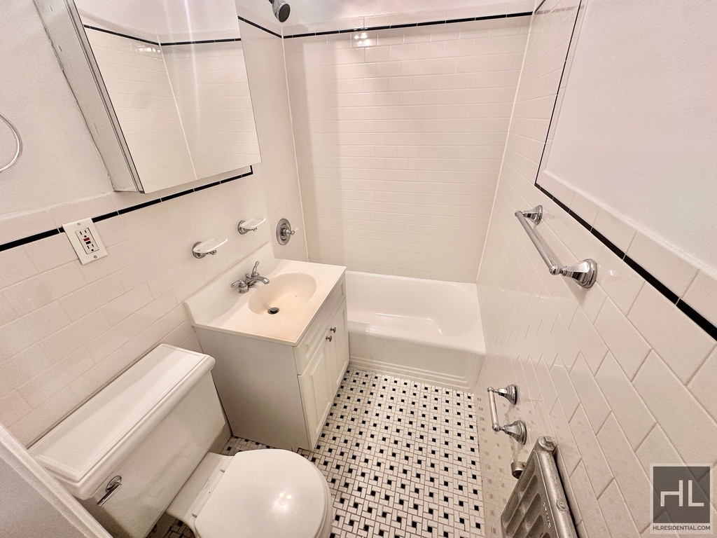East 84th Street - Photo 3