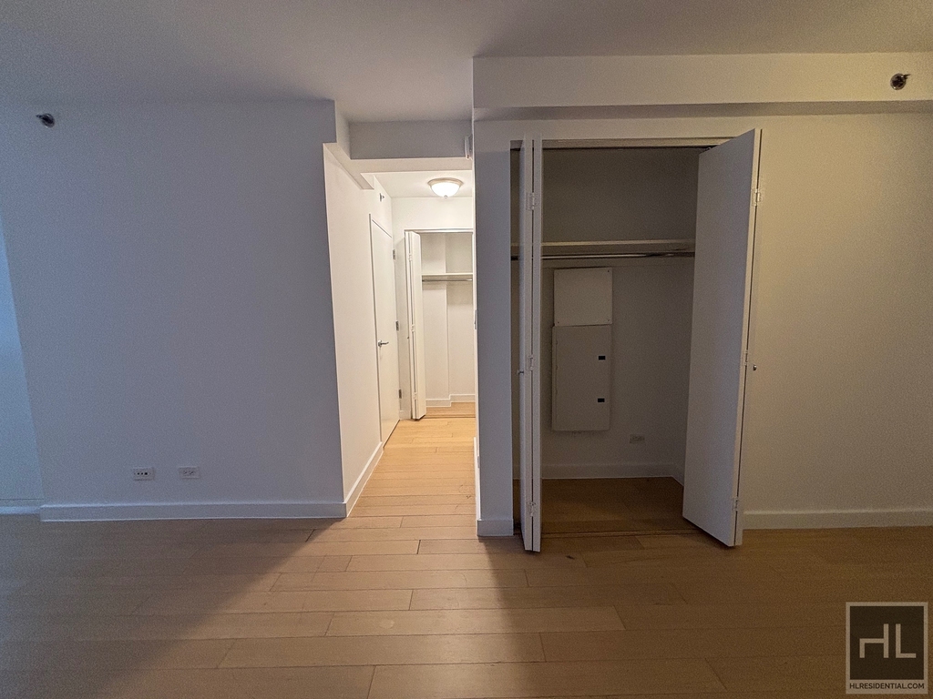 East 39th Street - Photo 3