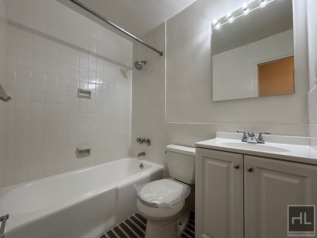 East 49 Street - Photo 3