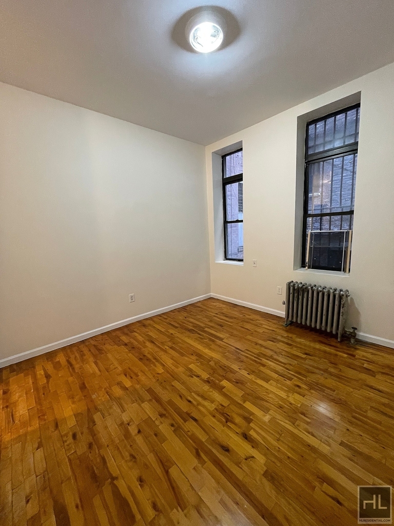 2 Avenue - Photo 0