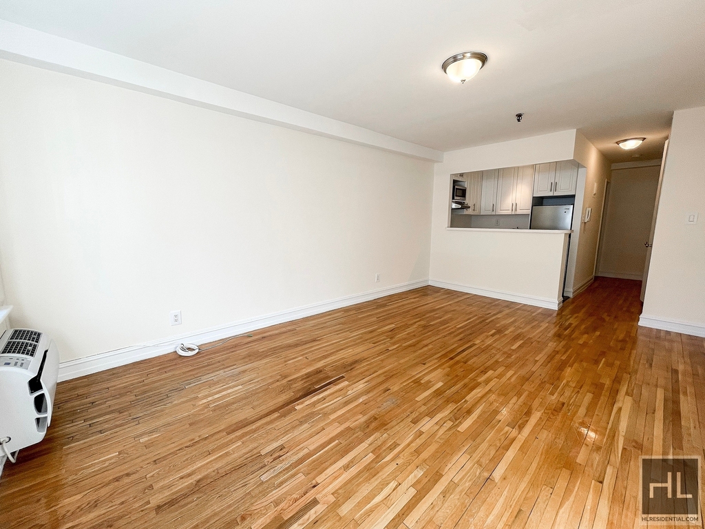 East 83 Street - Photo 1