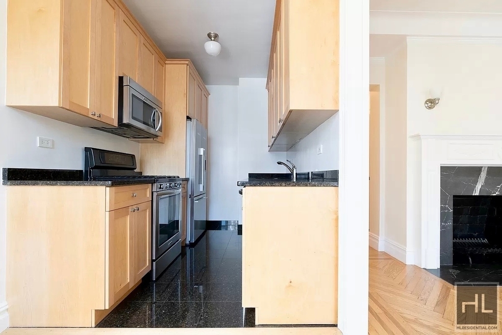 East 68 Street - Photo 3