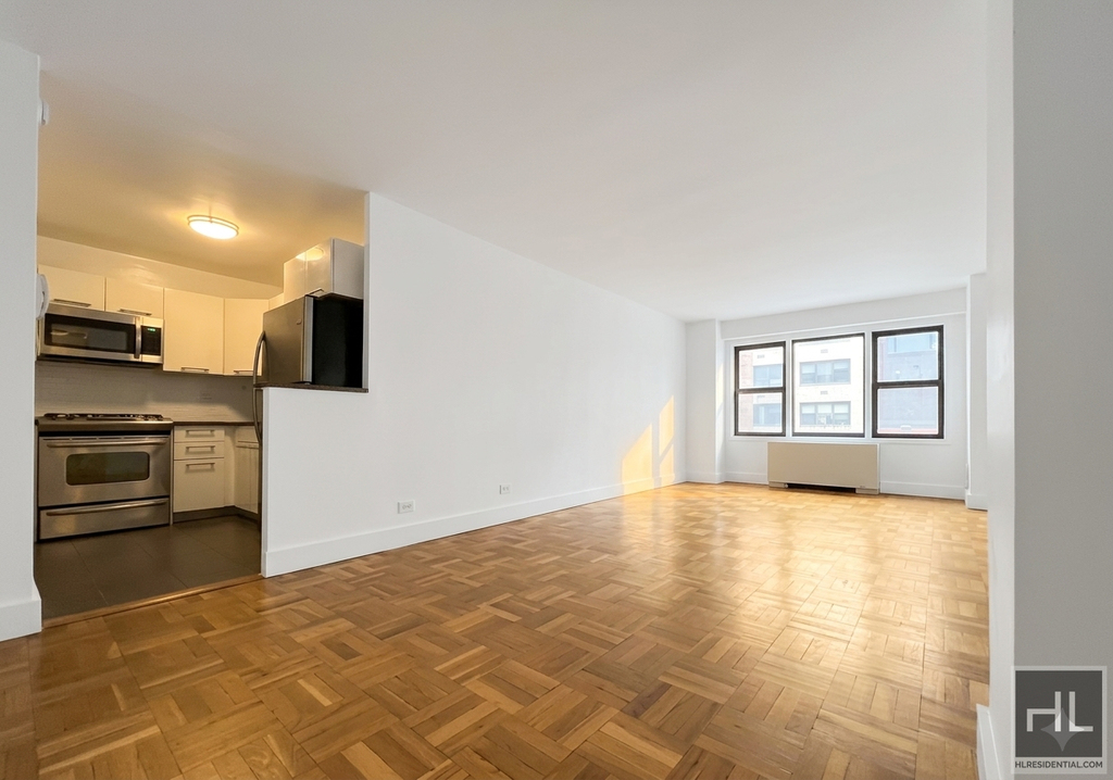 East 63 Street - Photo 0