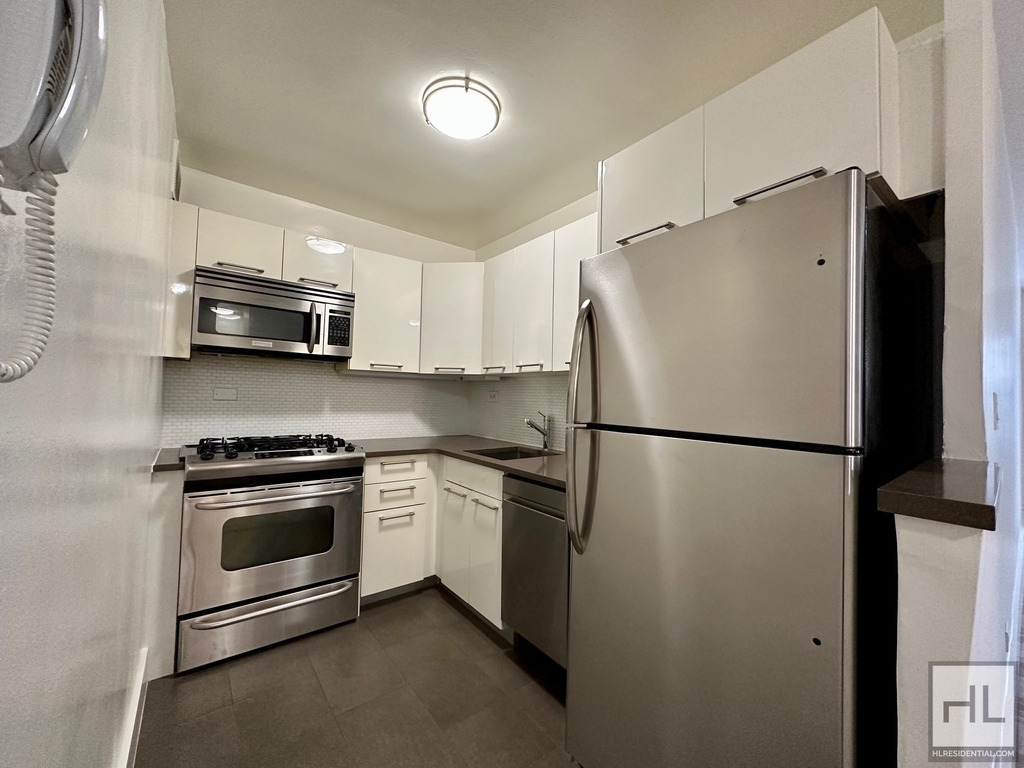 East 63 Street - Photo 2