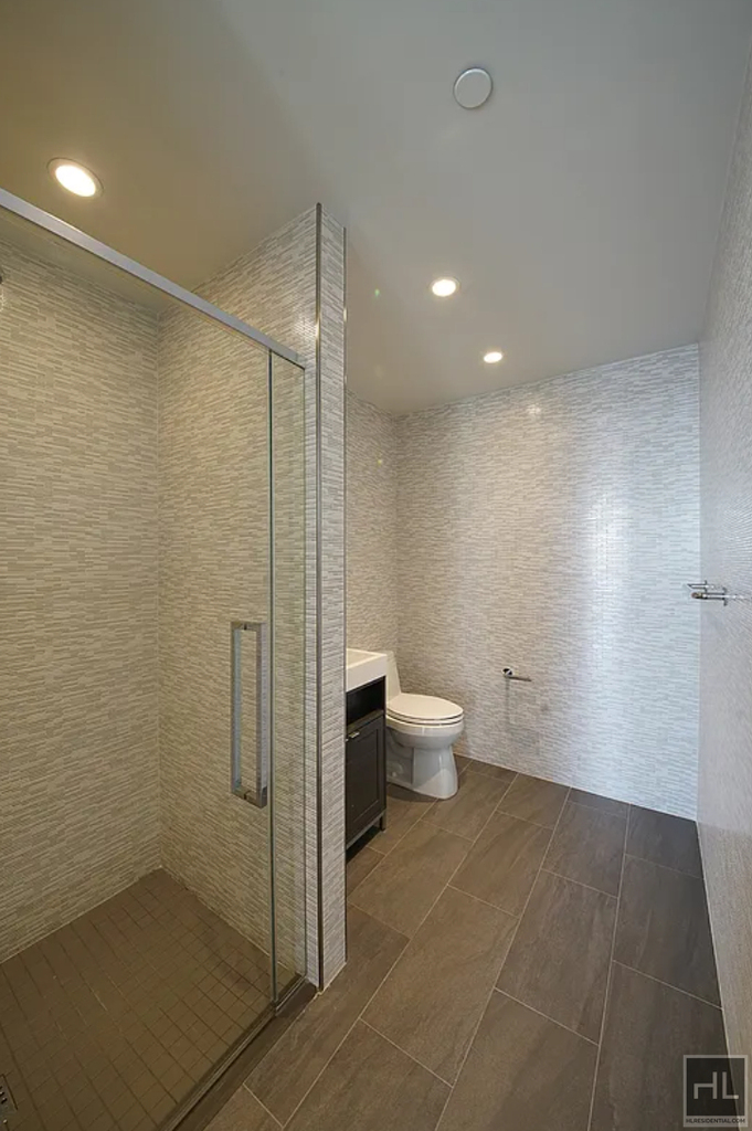 10th Avenue - Photo 3