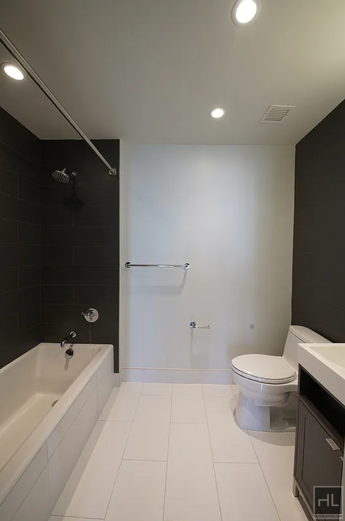 10th Avenue - Photo 5