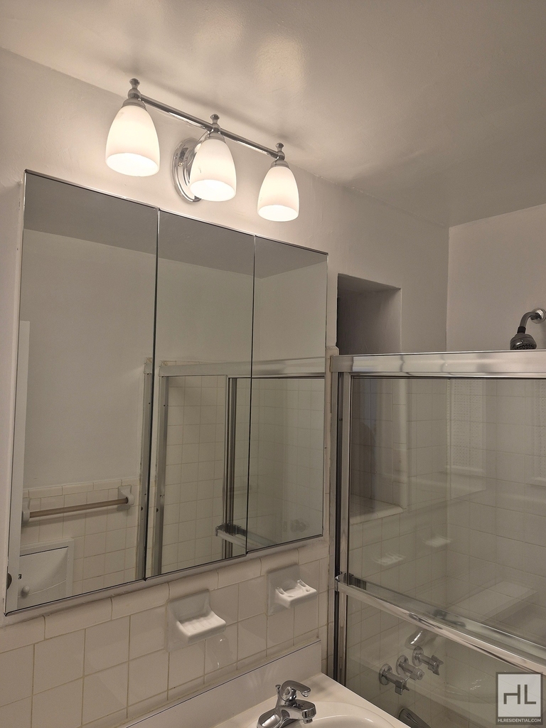East 83 Street - Photo 8