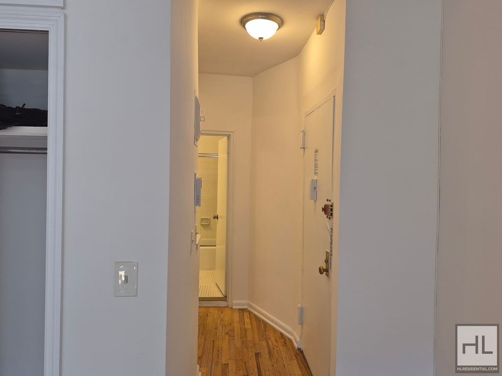 East 83 Street - Photo 10