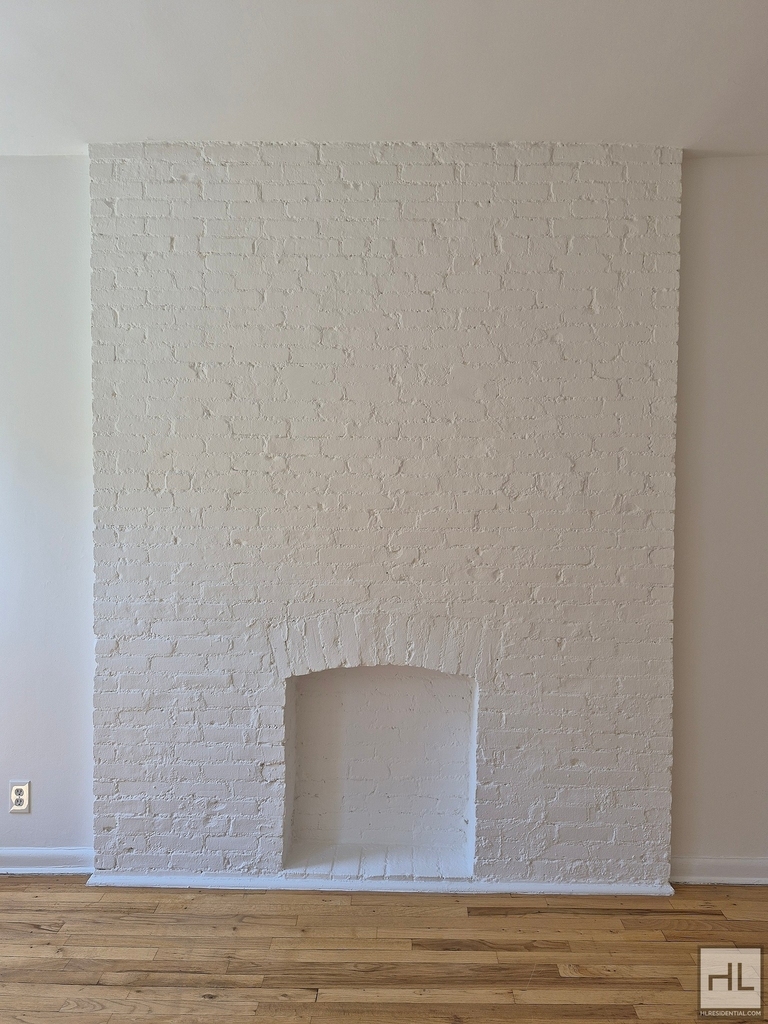 East 83 Street - Photo 2