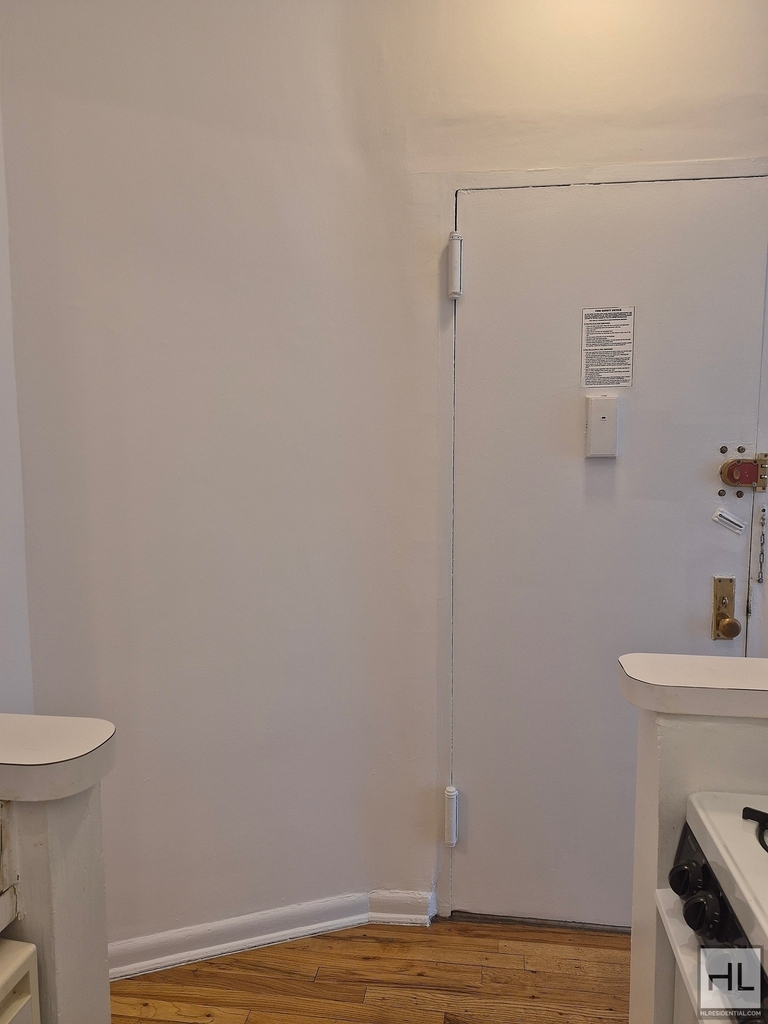 East 83 Street - Photo 11