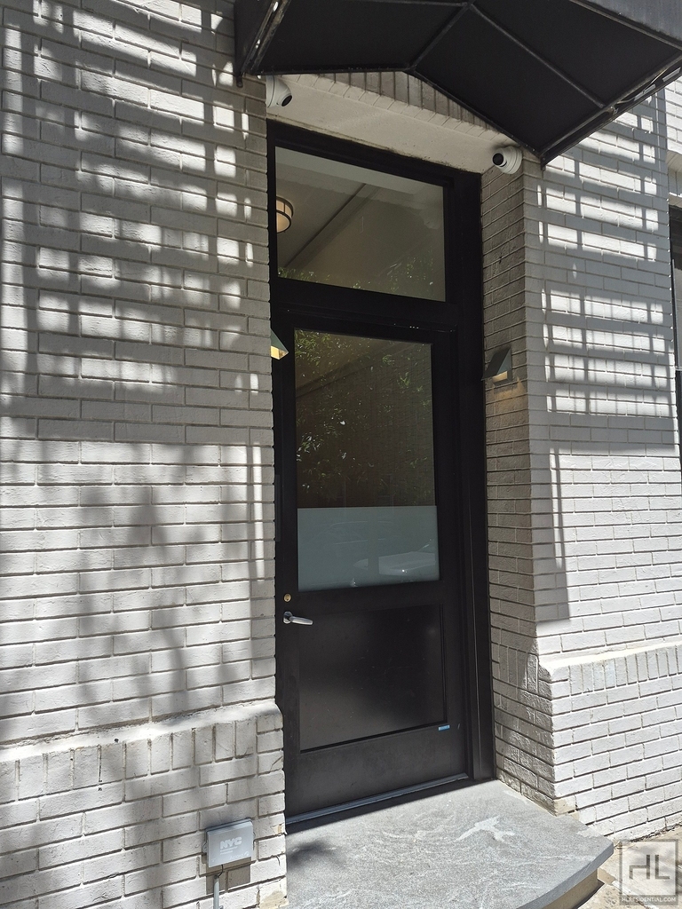 East 83 Street - Photo 14
