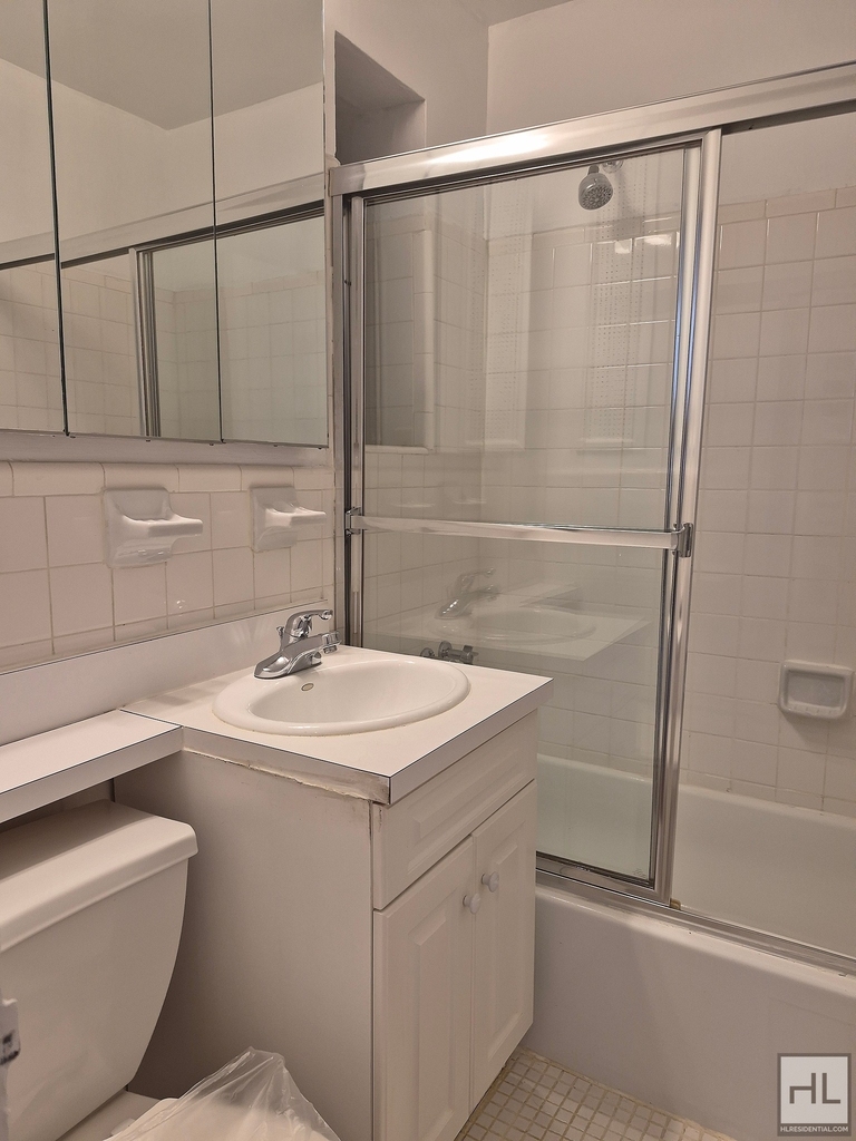 East 83 Street - Photo 9