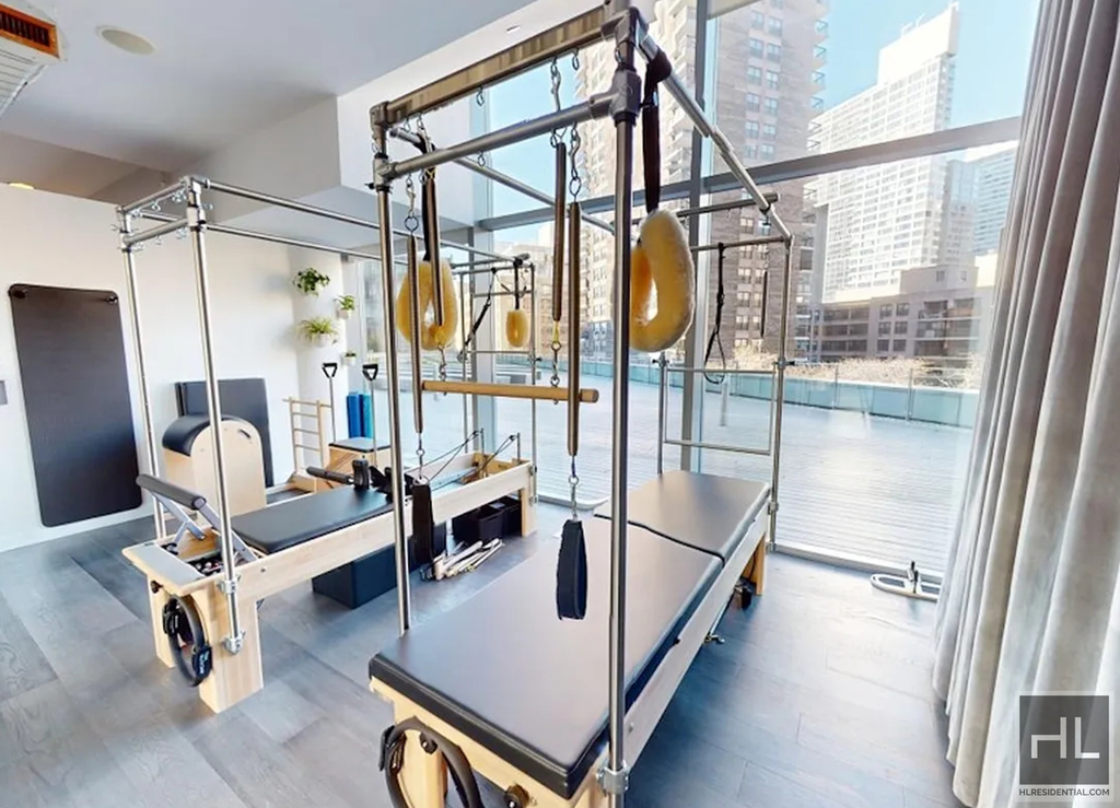 West 54th Street - Photo 12