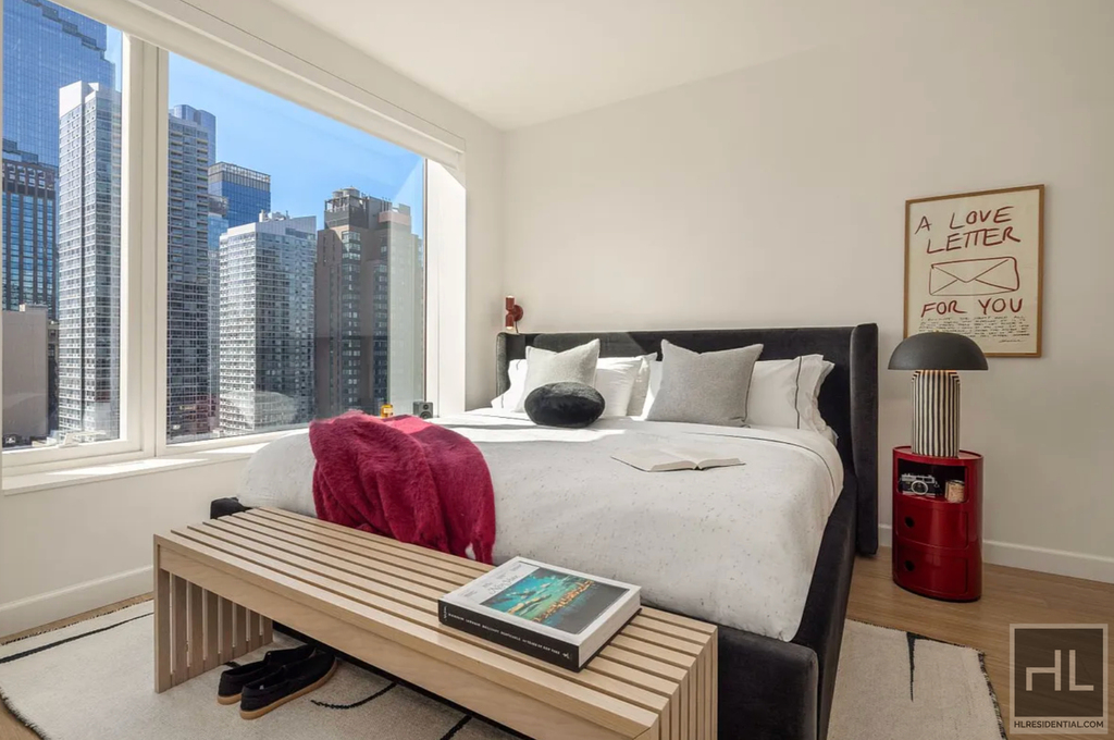 10th Avenue - Photo 0
