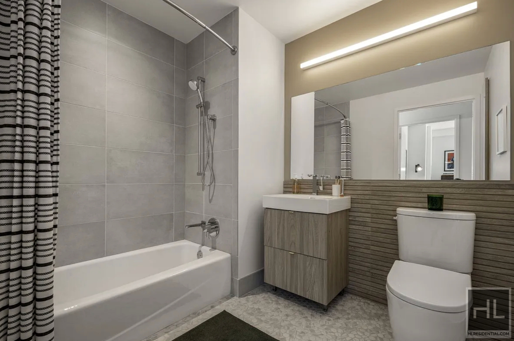 10th Avenue - Photo 4