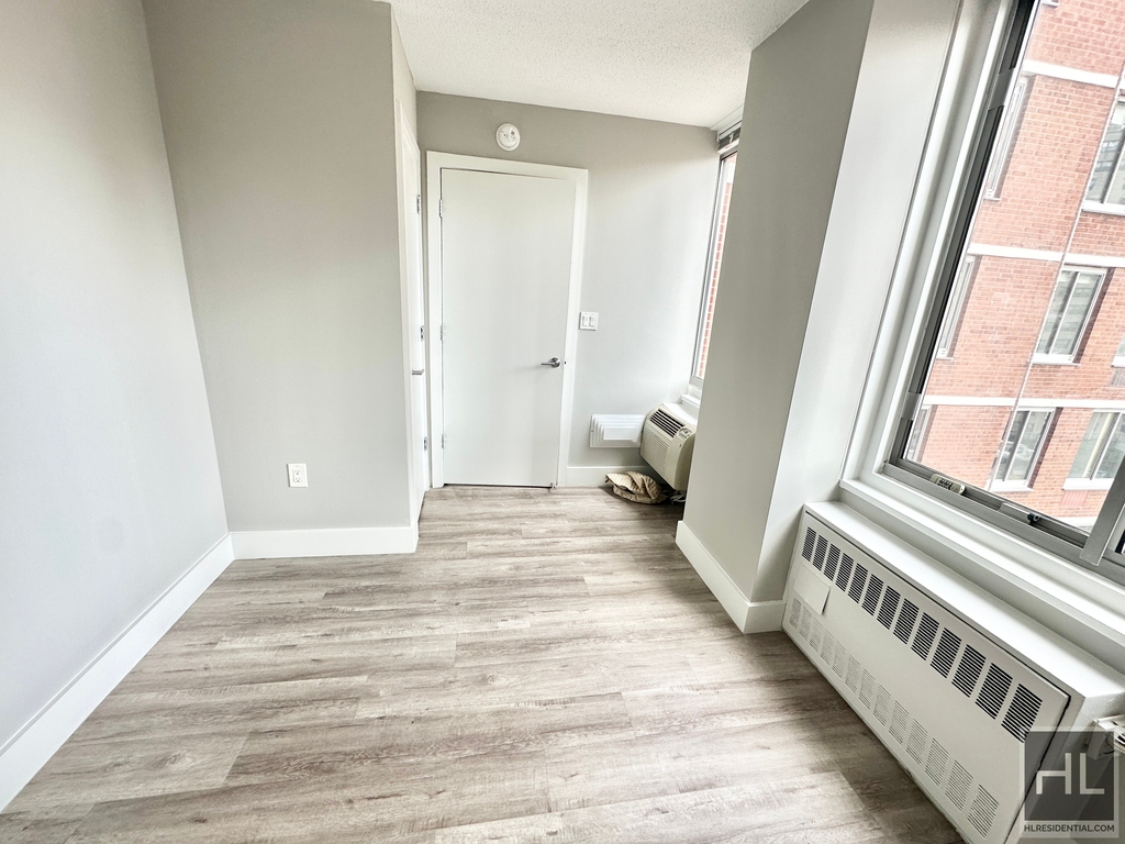 Second Avenue - Photo 1