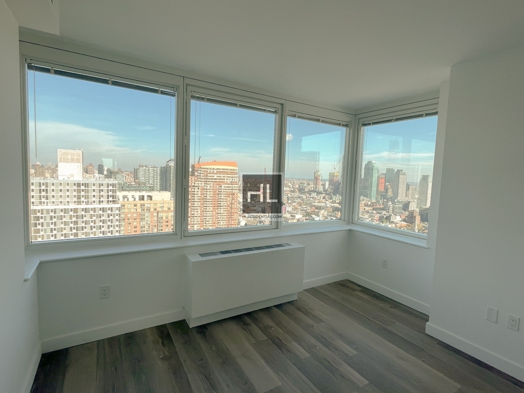 Center Boulevard - Photo 1