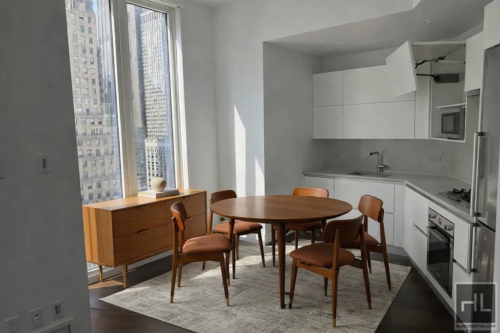 East 44th Street - Photo 1