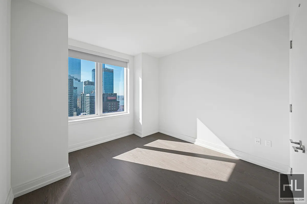 10th Avenue - Photo 3