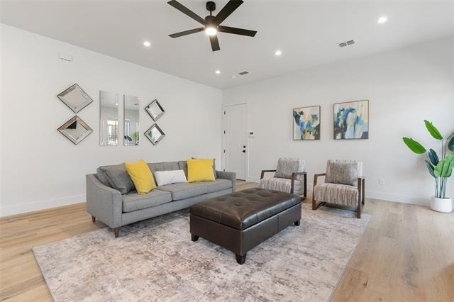 2513 N Winnetka Avenue - Photo 1