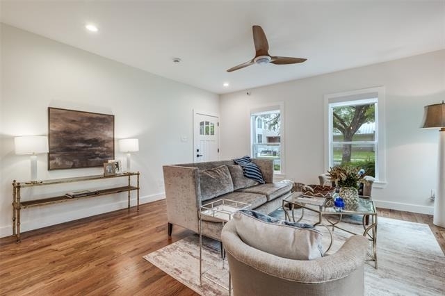 734 N Montclair Avenue - Photo 3