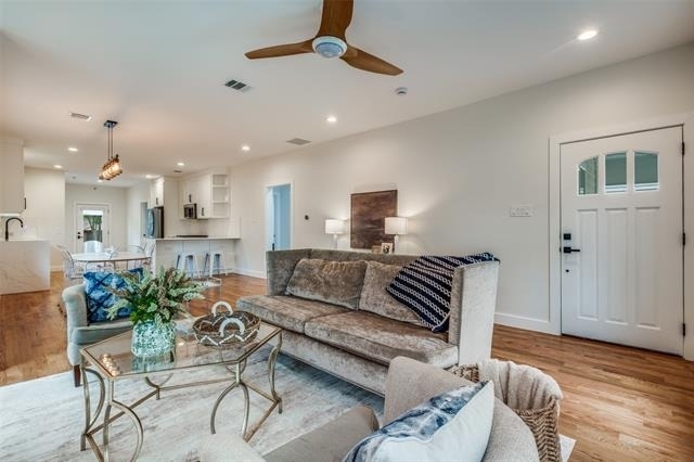 734 N Montclair Avenue - Photo 2