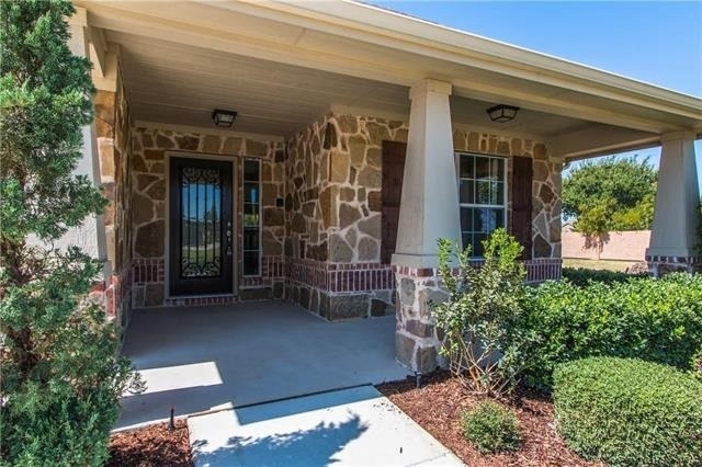 1404 Bluebird Drive - Photo 2