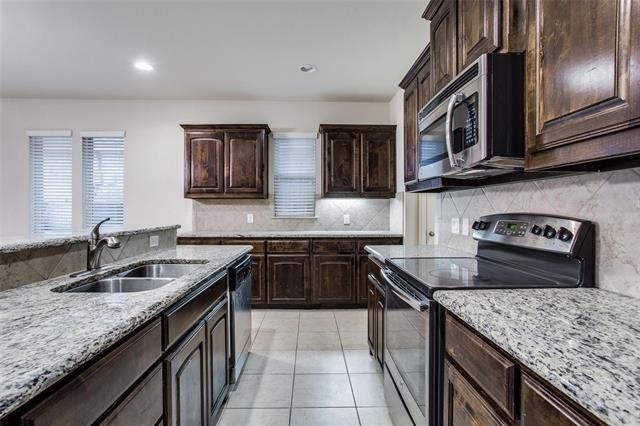1809 Evergreen Court - Photo 2