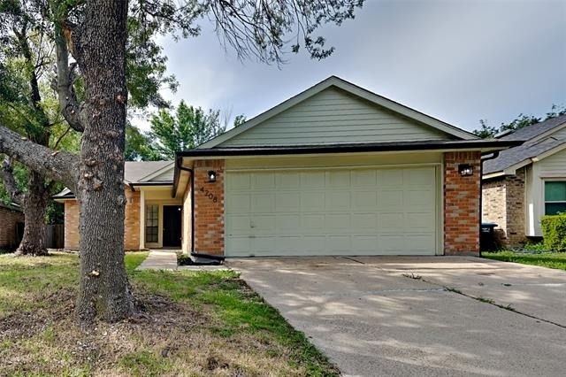 4208 Staghorn Circle N - Photo 0