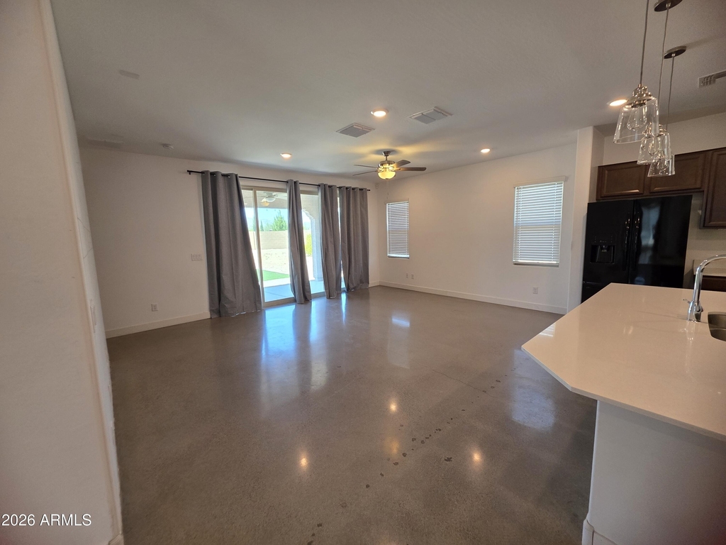 320 S 202nd Lane - Photo 4
