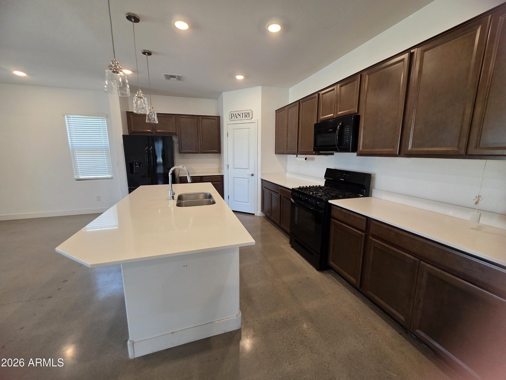 320 S 202nd Lane - Photo 2