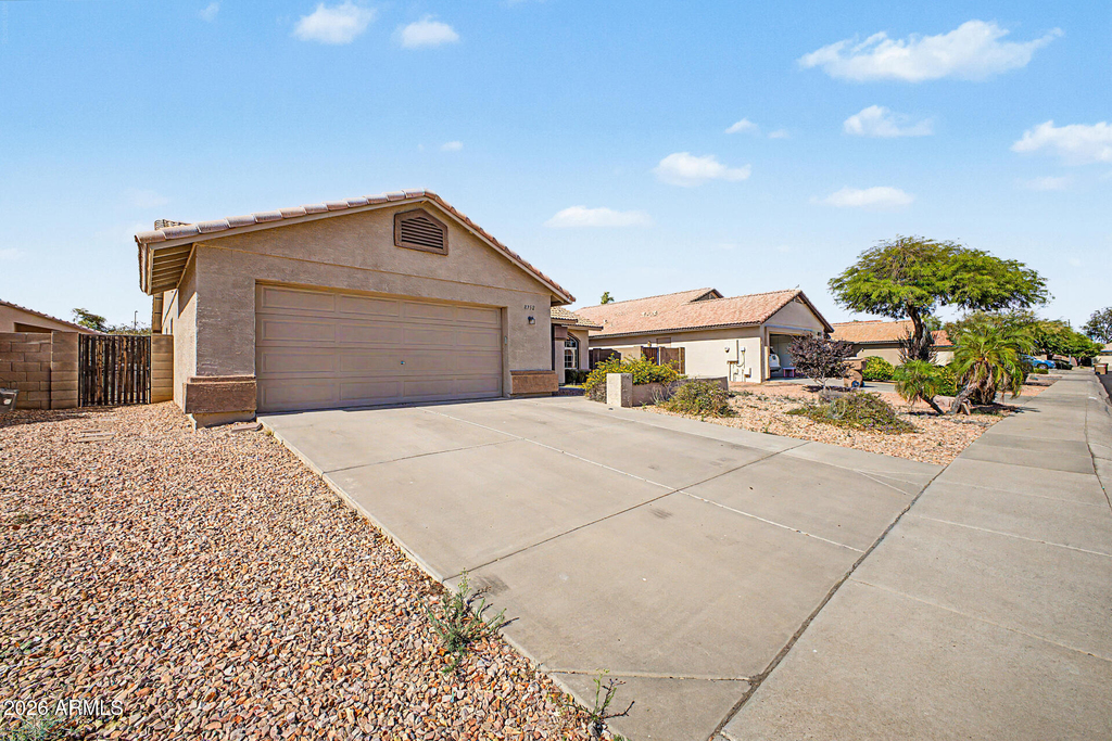8752 W Melinda Lane - Photo 0