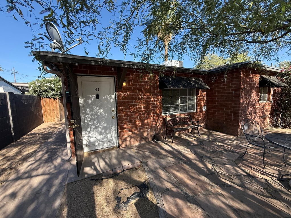 41 E Woodward Drive - Photo 0