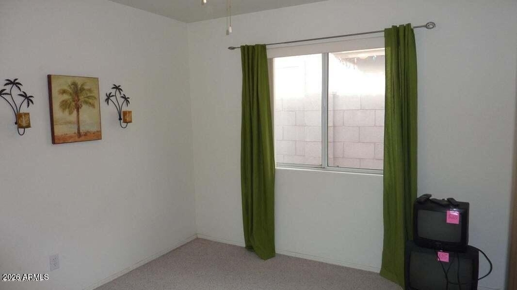 140 W Oxford Lane - Photo 10