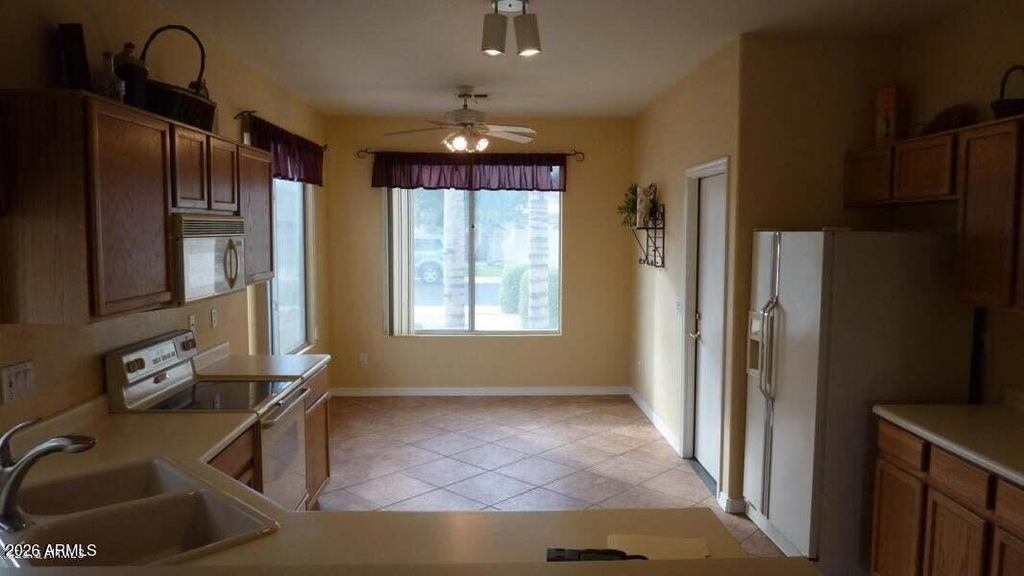 140 W Oxford Lane - Photo 2