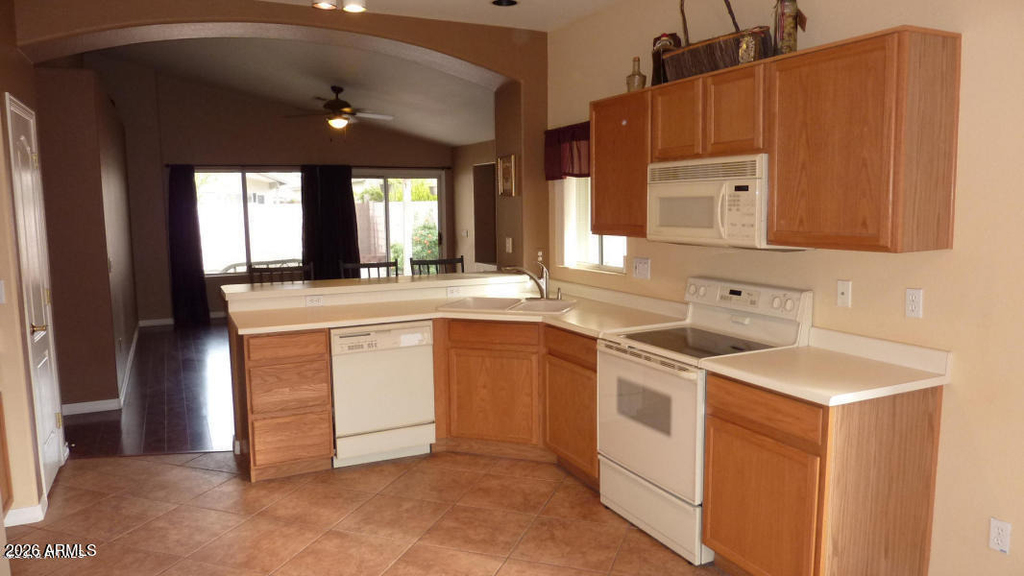 140 W Oxford Lane - Photo 1