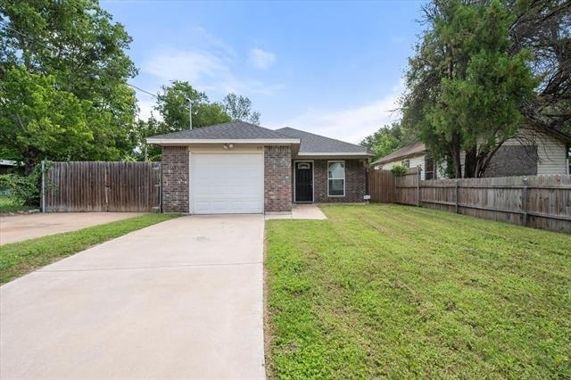 438 Sabine Avenue - Photo 0