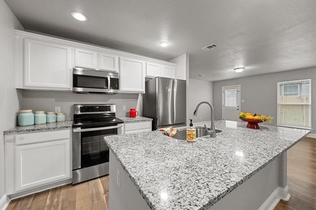 438 Sabine Avenue - Photo 3